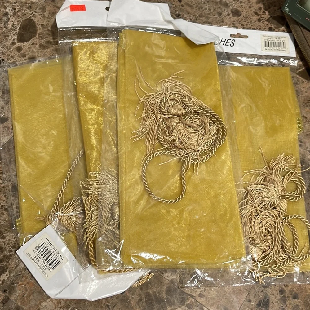 N/A 28” gold